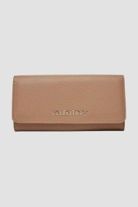 VALENTINO Beżowy portfel Brixton. Brązowe portfele Valentino by Mario Valentino, bez wzorów. W wyprzedaży za 200,99 zł.