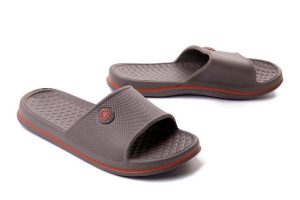 AXIM 7K23767 dark grey, klapki basenowe damskie. Szare klapki Axim, bez wzorów, bez obcasa. Za 24,49 zł.