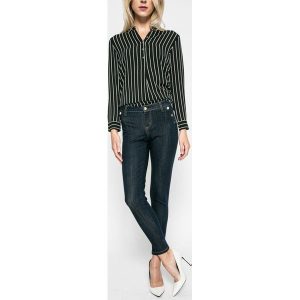 Guess Jeans - Jeansy Curve X Chino. Jeansy marki Guess Jeans. W wyprzedaży za 269,90 zł.