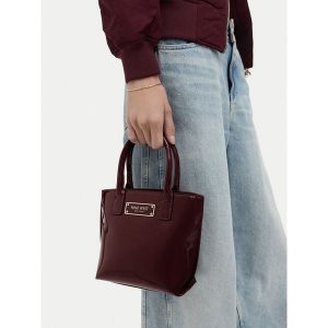 Torebka Nine West. Czerwone torebki klasyczne Nine West, bez wzorów, bez dodatków. Za 159,99 zł.