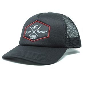 Czapka Trucker pikowana / Uniwersalny rozmiar (Czarny/Czarny). Czarne czapki SURF MONKEY, z aplikacjami, z materiału. Za 135,96 zł.