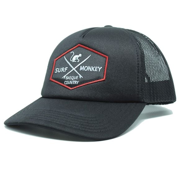 Czapka Trucker pikowana / Uniwersalny rozmiar (Czarny/Czarny). Czarne czapki SURF MONKEY, z aplikacjami, z materiału. Za 135,96 zł.