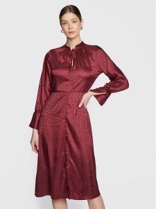 Closet London Sukienka codzienna D8522 Bordowy Regular Fit. Czerwone kombinezony Closet London, na co dzień, bez wzorów, z syntetyku, bez kołnierzyka, bez ramiączek, proste. Za 339,99 zł.