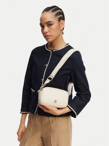 Tommy Hilfiger Torebka Th Logotape Camera Bag AW0AW18741 Biały. Białe listonoszki TOMMY HILFIGER, bez wzorów, ze skóry, bez dodatków. Za 409,99 zł.