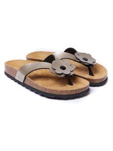 Mandel Japonki "Lene" w kolorze brązowym rozmiar: 40. Brązowe klapki Mandel, z aplikacjami, bez obcasa. Za 121,99 zł.