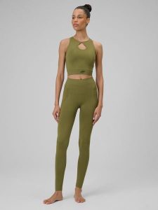 4F Legginsy do jogi bezszwowe damskie - oliwkowe XS/S. Brązowe legginsy 4f, bez wzorów, z włókna, z podwyższonym stanem. Za 129,99 zł.