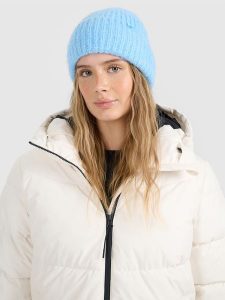 4F Czapka zimowa damska - niebieska M. Niebieskie czapki 4f, bez wzorów, klasyczne. Za 49,99 zł.