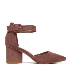 Czółenka DeeZee. Czerwone czółenka DeeZee, bez wzorów, bez obcasa, bez zapięcia. Za 139,99 zł.