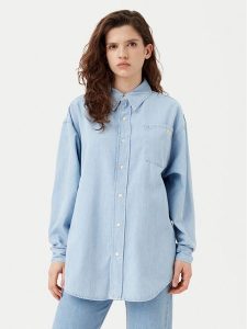 Calvin Klein Jeans Koszula jeansowa J20J225010 Błękitny Oversize. Niebieskie koszule Calvin Klein Jeans, l, bez wzorów, z bawełny, bez kołnierzyka, bez ramiączek. Za 249,99 zł.