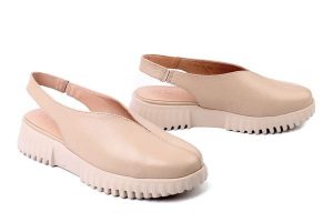 WONDERS A-4411 beig, sandały damskie. Brązowe sandały Wonders, bez wzorów, bez obcasa, bez zapięcia. Za 539,90 zł.