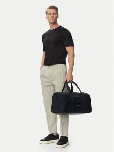 Tommy Hilfiger Torba weekendowa Th Foundation Duffle AM0AM14441 Czarny. Czarne torebki klasyczne TOMMY HILFIGER, bez wzorów, bez dodatków. Za 649,99 zł.