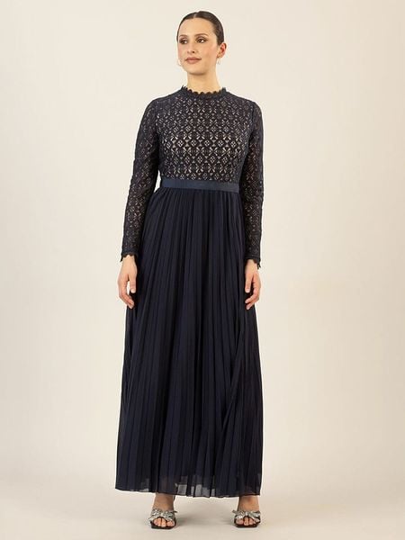 APART Sukienka w kolorze granatowym rozmiar: 46. Niebieskie sukienki Apart, bez wzorów, z koronki, bez kołnierzyka, bez ramiączek, maxi. Za 310,38 zł.