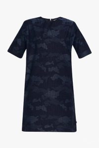 LEE EASY WOVEN DRESS WASHED BLUE L50RDSLR 112111395. Niebieskie sukienki Lee, l, bez wzorów, bez kołnierzyka, bez ramiączek. Za 139,99 zł.