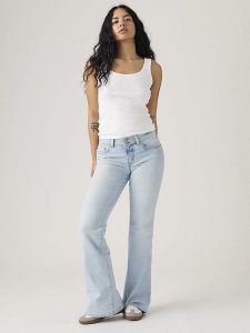 Levi's Dżinsy - Flared fit - w kolorze błękitnym rozmiar: W27/L34. Niebieskie jeansy Levi's®, z aplikacjami. Za 199,95 zł.