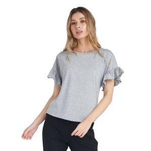 Błyszcząca damska koszulka z krótkim rękawem i falbaną. Szare bluzki LEONE 1947 APPAREL, l, bez wzorów, z tkaniny, sportowe, bez kołnierzyka, bez ramiączek. W wyprzedaży za 83,85 zł.