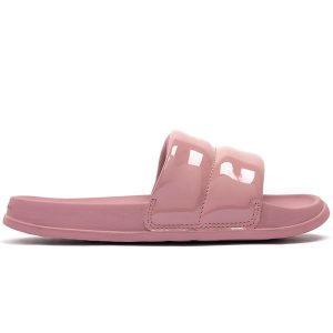 Klapki damskie New Balance SWP200L3 – różowe. Czerwone klapki New Balance, bez wzorów, bez obcasa. Za 69,99 zł.