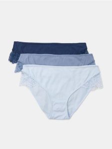Bawełniane figi z koronką 3 pack - fioletowy. Fioletowe figi Sinsay, bez wzorów, z bawełny. Za 25,99 zł.
