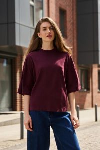 T-shirt oversize burgundowy. Czerwone t-shirty MOODO, l, bez wzorów, z bawełny, bez kołnierzyka, bez ramiączek. Za 54,99 zł.