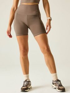 Dare 2b Szorty funkcyjne "Refresh" w kolorze szarobrązowym rozmiar: 38. Brązowe spodenki sportowe Dare 2b, bez wzorów, z materiału, z podwyższonym stanem, outdoorowe. Za 91,99 zł.