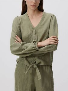 Muślinowa koszula z wiązaniem - oliwkowy. Zielone koszule Reserved, l, bez wzorów, bez kołnierzyka, bez ramiączek. Za 89,99 zł.