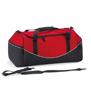 Torba sportowa Quadra Teamwear. Czarne torby podróżne i sportowe QUADRA, bez wzorów, na ramię, duże. Za 123,55 zł.