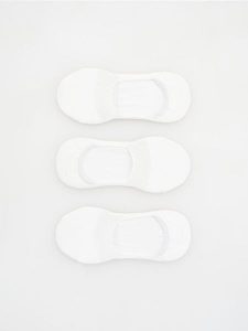 Skarpetki balerinki z bawełną 3 pack - złamana biel. Skarpetki Reserved, bez wzorów, z bawełny. Za 39,99 zł.