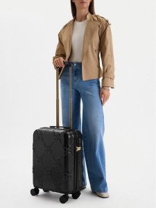 Nine West Walizka kabinowa CEO-NW-S-005-09 BLACK Czarny. Czarne walizki Nine West, bez wzorów, z tworzywa sztucznego. Za 299,99 zł.