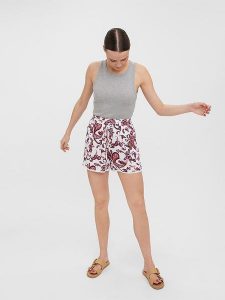 Vero Moda Szorty "Peace" w kolorze bordowo-białym rozmiar: XS. Białe szorty Vero Moda, bez wzorów, z wiskozy, z podwyższonym stanem. Za 30,71 zł.