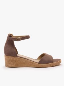 Szare sandały na koturnie. Szare sandały Ryłko, bez wzorów, ze skóry, z okrągłym noskiem, bez obcasa, na koturnie, bez zapięcia. Za 399,99 zł.