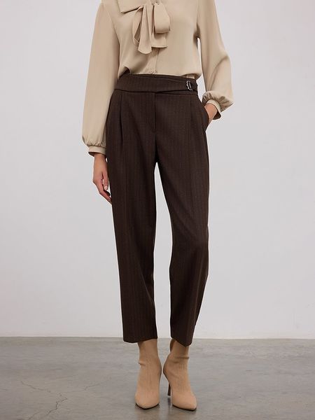 BGN Spodnie w kolorze brązowym rozmiar: 40. Brązowe spodnie z wysokim stanem BGN, bez wzorów, z materiału, z podwyższonym stanem. Za 153,71 zł.