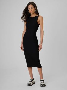 4F Sukienka z prążkowanej dzianiny damska - czarna S. Czarne sukienki 4f, na co dzień, s, bez wzorów, z dzianiny, eleganckie, bez kołnierzyka, bez ramiączek, dopasowane. Za 99,99 zł.