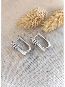 Miu Silver Srebrne kolczyki z cyrkoniami rozmiar: onesize. Szare kolczyki Miu Silver, z cyrkonią, srebrne. Za 157,73 zł.