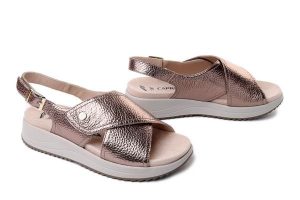 Caprice 9-28707-46 36A taupe met. deer, sandały damskie. Sandały Caprice, bez wzorów, bez obcasa, bez zapięcia. Za 369,90 zł.