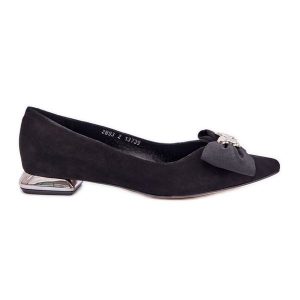 Eleganckie Zamszowe Baleriny Damskie Z Kokardką Laura Messi 2893 Czarne. Czarne balerinki bez wzorów, z zamszu, bez obcasa, bez zapięcia. Za 474,01 zł.