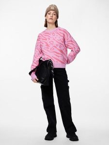 Pieces Sweter "Jeo" w kolorze jasnoróżowym rozmiar: XS. Różowe swetry oversize Pieces, xs, bez wzorów, ze splotem, bez ramiączek. Za 43,88 zł.