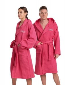Szlafrok kąpielowy na basen po treningu unisex Arena Hooded Robe. Czerwone szlafroki Arena, s, bez wzorów, z bawełny, z kapturem. Za 201,98 zł.