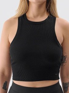 4F Top w kolorze czarnym rozmiar: XL. Czarne topy 4f, xl, bez wzorów, bez kołnierzyka, bez ramiączek. Za 35,10 zł.