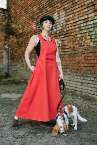 Sukienka Szelma Czerwona. Czerwone sukienki Hultaj Polski, s, bez wzorów, z bawełny, bez kołnierzyka, bez ramiączek, dopasowane. Za 419,00 zł.
