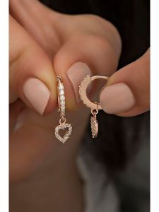 Lodie Silver Srebrne kolczyki-kreole z cyrkoniami rozmiar: onesize. Szare kolczyki Lodie Silver, z cyrkonią, srebrne. Za 86,99 zł.