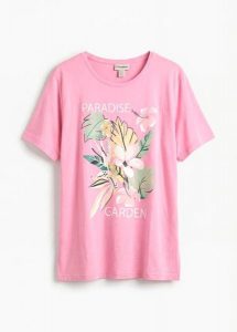 T-shirt o pudełkowym kroju z miękkiej wiskozy. Czerwone t-shirty bonprix, bez wzorów, z wiskozy, bez kołnierzyka, bez ramiączek. Za 64,99 zł.