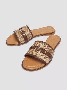 S.Oliver Klapki rozmiar: 40. Klapki s.Oliver, bez wzorów, z otwartym noskiem, bez obcasa. Za 109,78 zł.