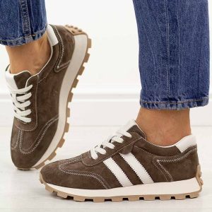 Taupe zamszowe skórzane półbuty damskie S.Barski 7097. Półbuty S.BARSKI, na jesień, bez wzorów, z jeansu, bez obcasa, na płaskiej podeszwie, bez zapięcia. Za 269,00 zł.