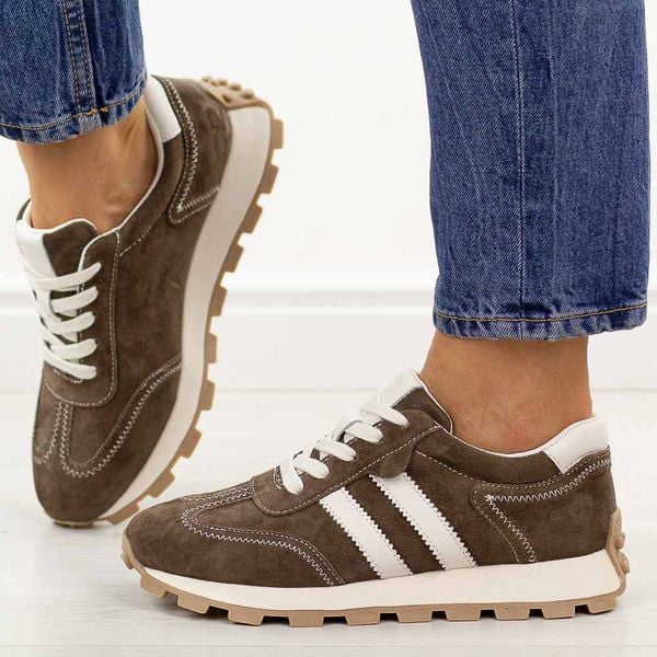 Taupe zamszowe skórzane półbuty damskie S.Barski 7097. Półbuty S.BARSKI, na jesień, bez wzorów, z jeansu, bez obcasa, na płaskiej podeszwie, bez zapięcia. Za 269,00 zł.