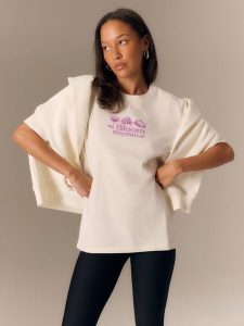 4F T-shirt loose z nadrukiem damski - biały L. Brązowe t-shirty 4f, l, bez wzorów, z materiału, bez kołnierzyka, bez ramiączek. Za 79,99 zł.