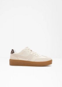 Sneakersy na platformie w stylu retro. Czerwone buty sportowe bonprix, bez wzorów, bez zapięcia. Za 147,99 zł.