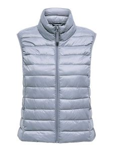 ONLY Kamizelka pikowana w kolorze błękitnym rozmiar: S-42/44. Niebieskie kamizelki ONLY, s, bez wzorów, bez kołnierzyka, bez ramiączek, bez kaptura. Za 126,15 zł.