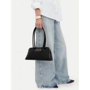 Torebka Nine West. Czarne torebki klasyczne Nine West, bez wzorów, bez dodatków. Za 179,99 zł.