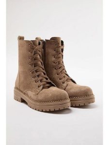 Trendyol Botki w kolorze jasnobrązowym rozmiar: 37. Brązowe botki Trendyol, bez wzorów, bez obcasa, bez zapięcia. Za 122,67 zł.