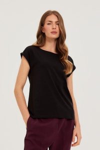 Bawełniany t-shirt czarny. Czarne t-shirty MOODO, l, bez wzorów, z bawełny, bez kołnierzyka, bez ramiączek. Za 39,99 zł.