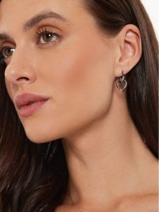 Guess Kolczyki JUBE0461 7JW Srebrny. Szare kolczyki Guess, metalowe. Za 159,99 zł.